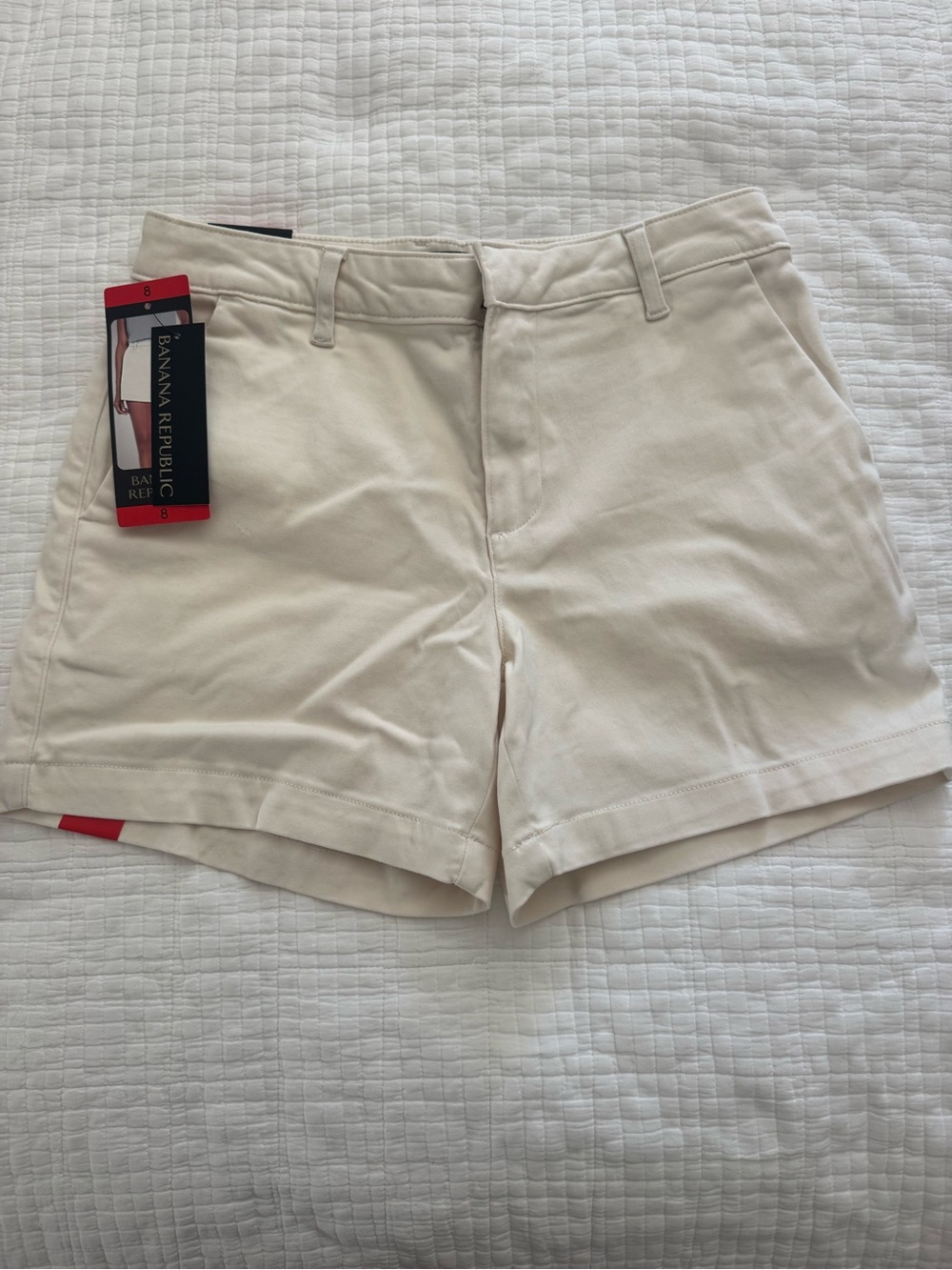 NWT - Banana Republic Cream Chino Women’s Shorts - Size 8